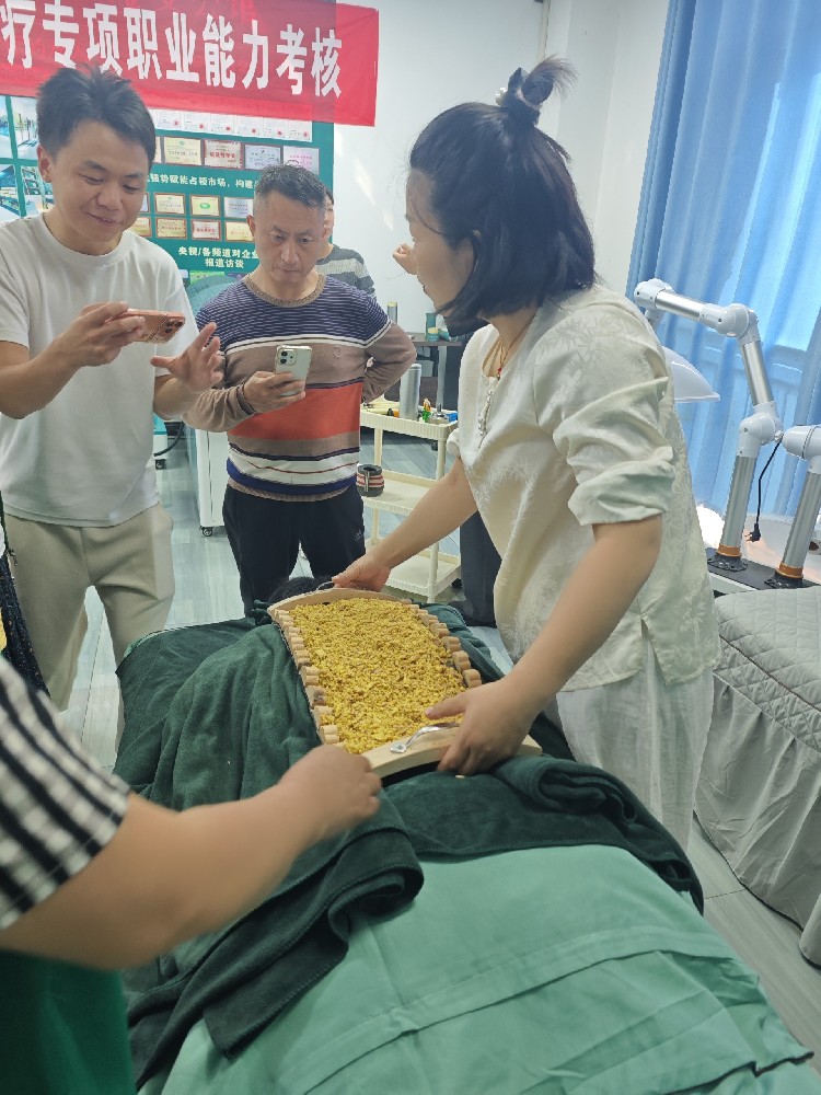 蕲春艾灸培训费用全解析 大明古艾商学院打造高性价比学习方案